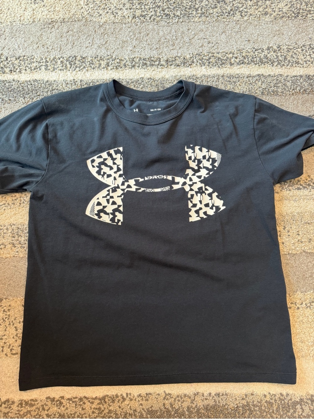 Under Armour women’s  Black Logo Short-Sleeve T-Shirt